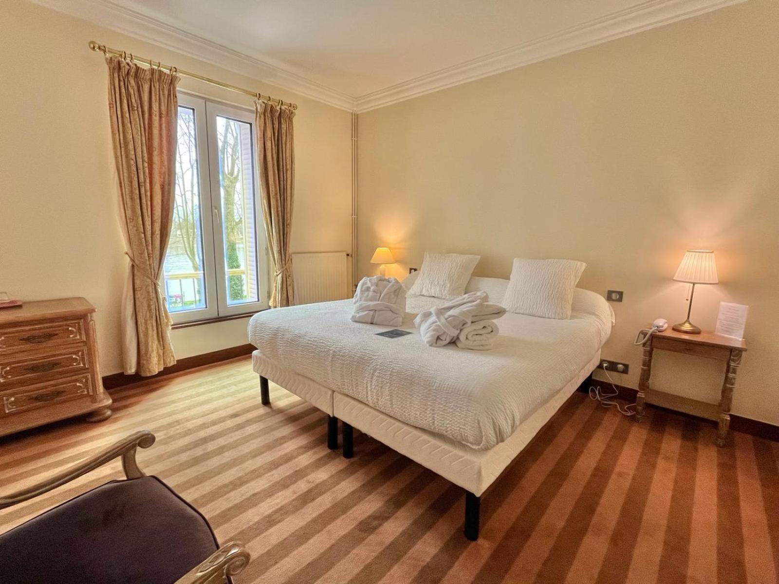 Logis Hotel Le Rivage Жьен Экстерьер фото