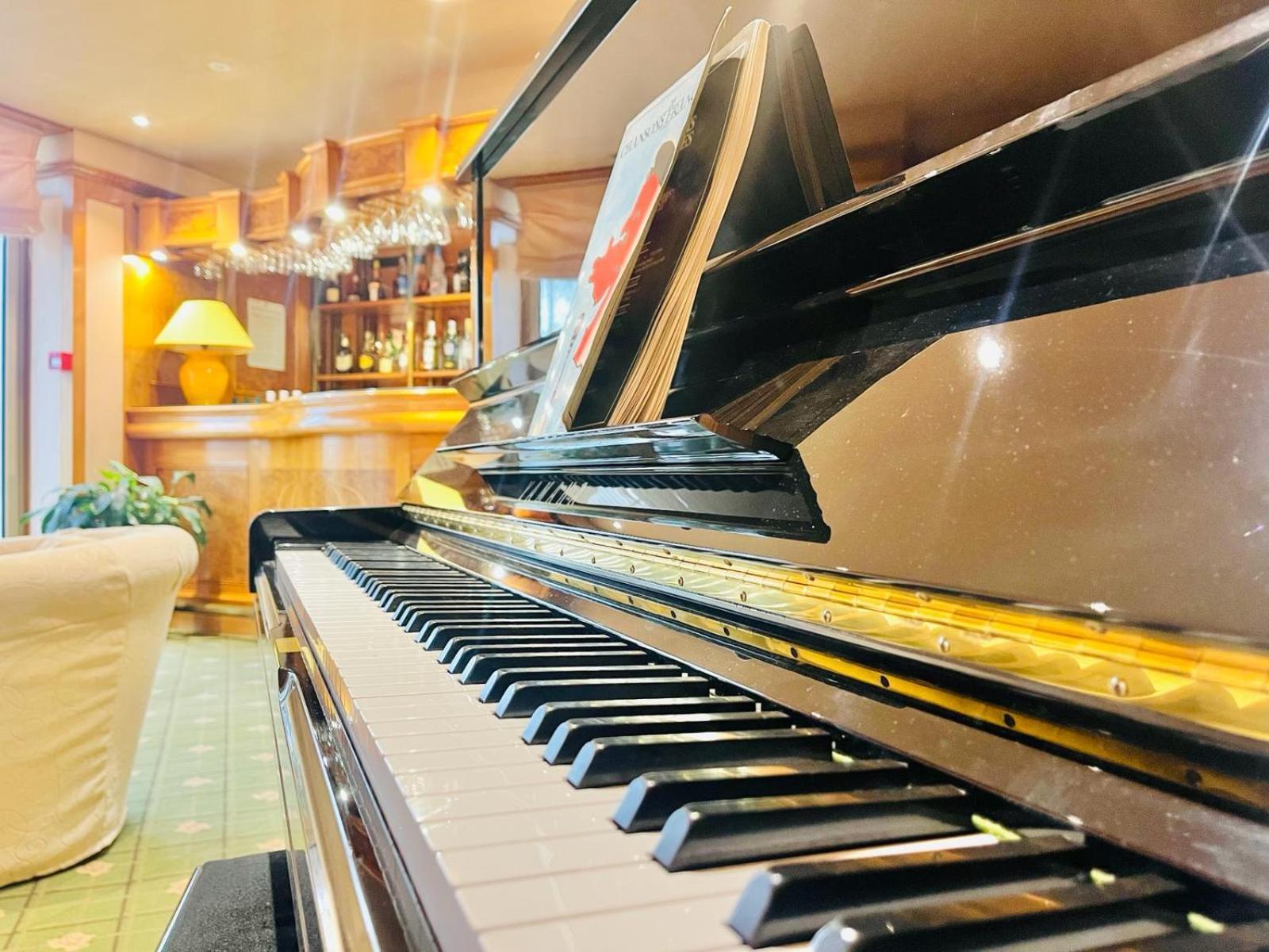 Logis Hotel Le Rivage Жьен Экстерьер фото