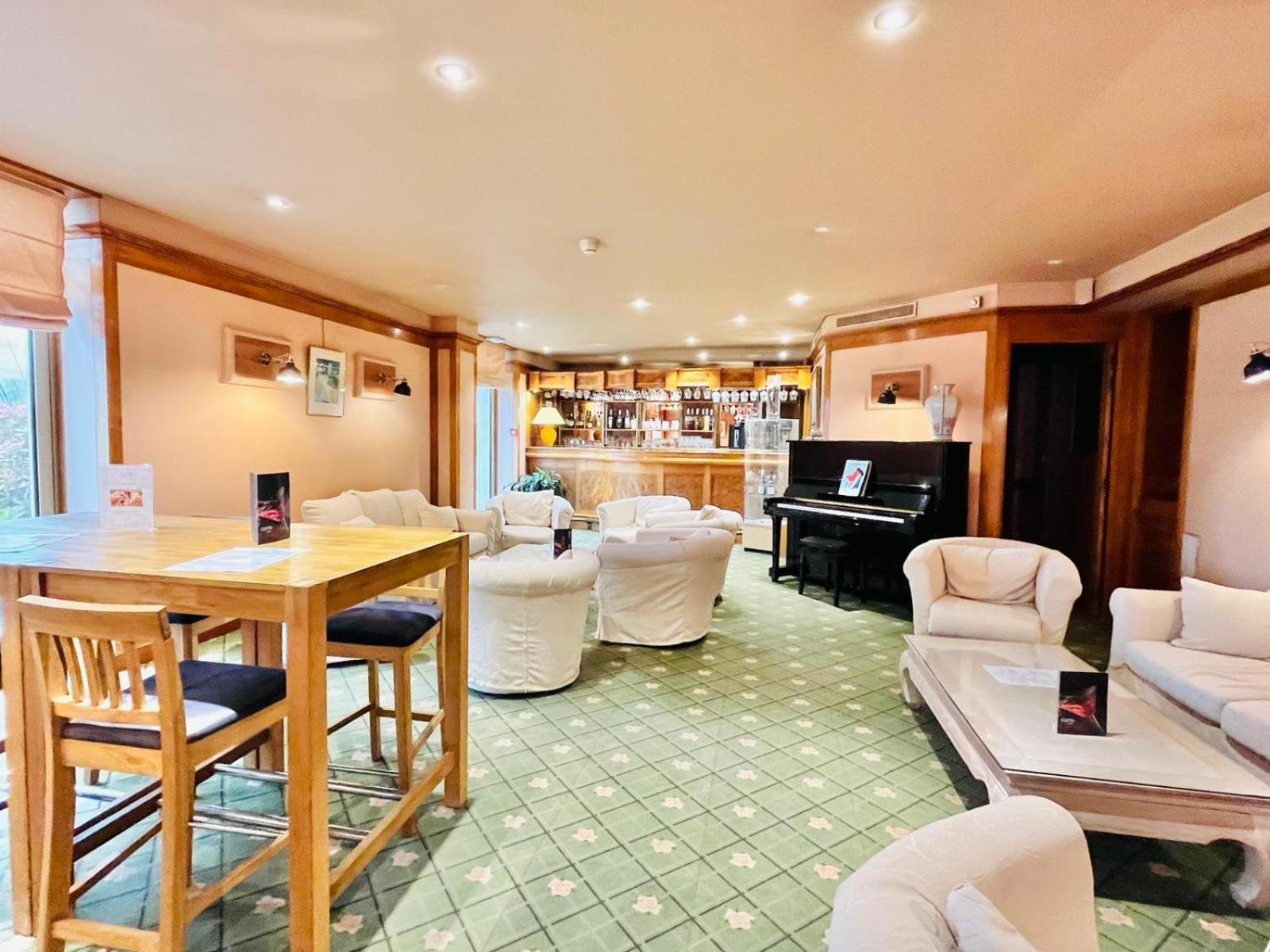 Logis Hotel Le Rivage Жьен Экстерьер фото